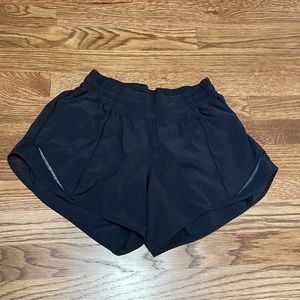 Black Lululemon hotty hot shorts 6 4”